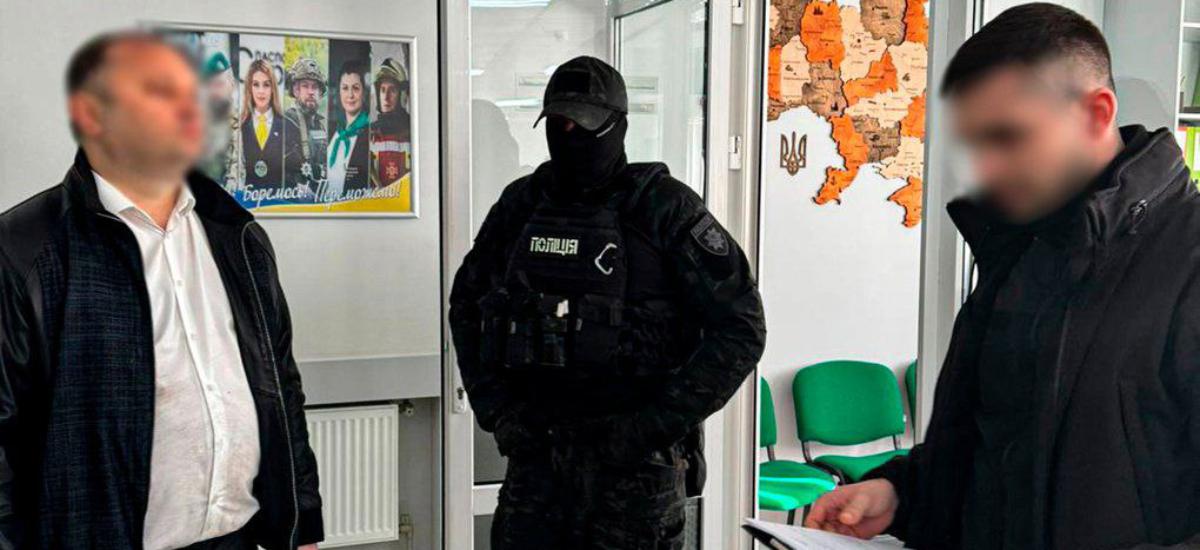 За підозрою в отриманні хабаря затримали начальника ТСЦ (територіального сервісного центру) у Чернігівській області