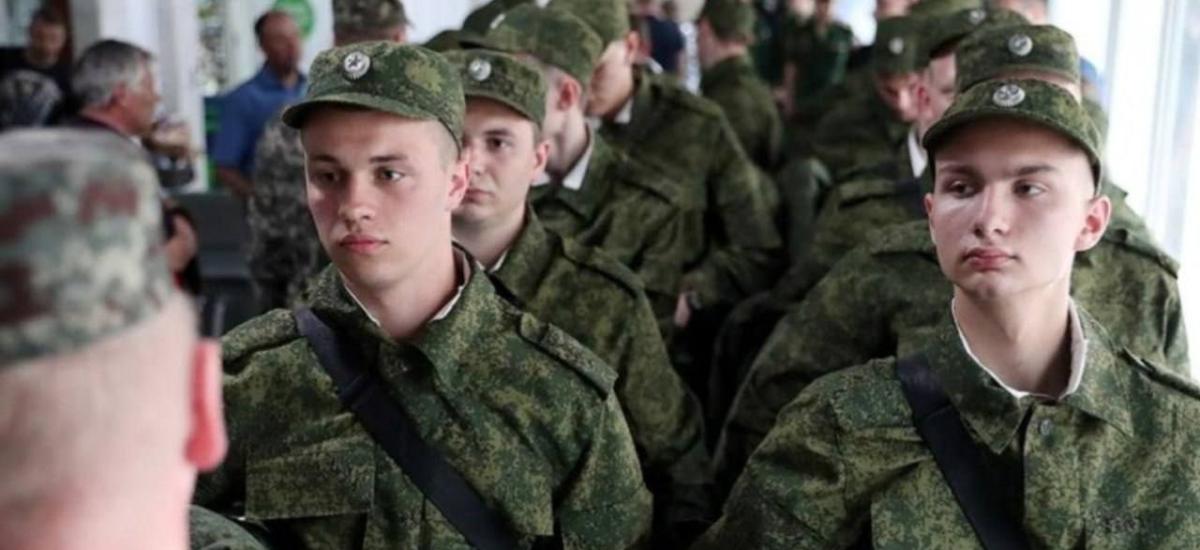 Російські загарбники розпочали призов на строкову службу молоді на тимчасово окупованих територіях Запоріжжя
