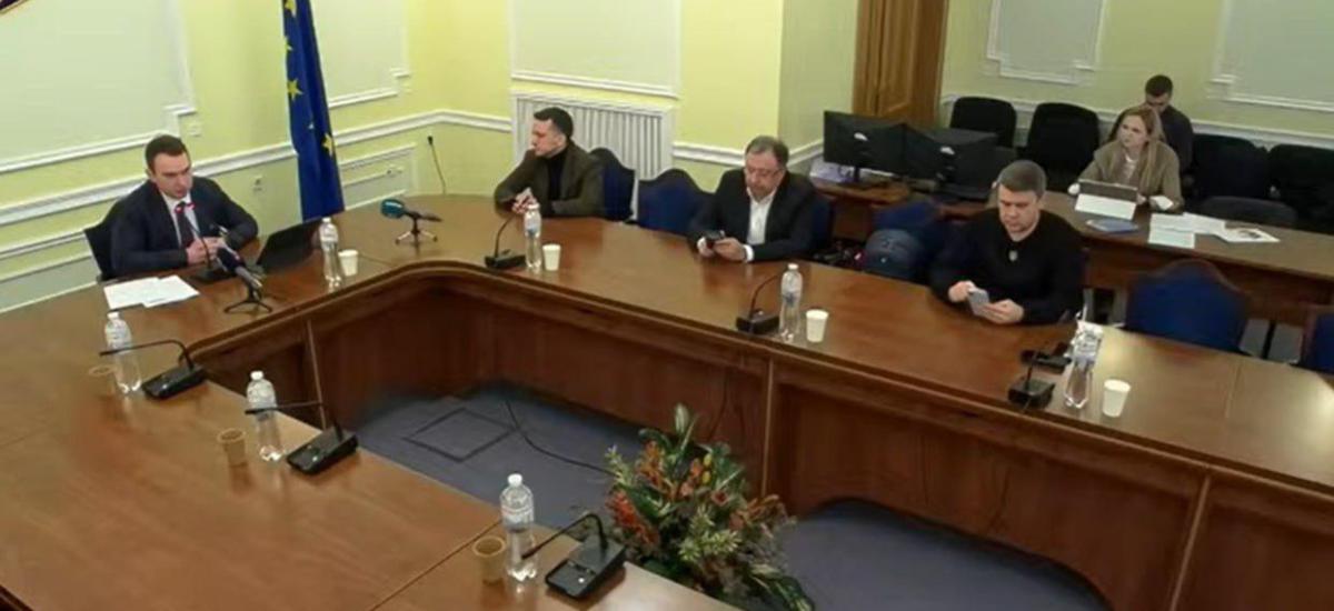 Чому засідання ТСК транслюються через особистий канал нардепа?