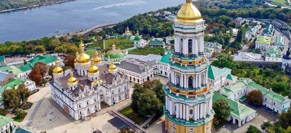 КМДА видала приписи про зупинку робіт біля Лаври після скандалу з 80-метровим ЖК