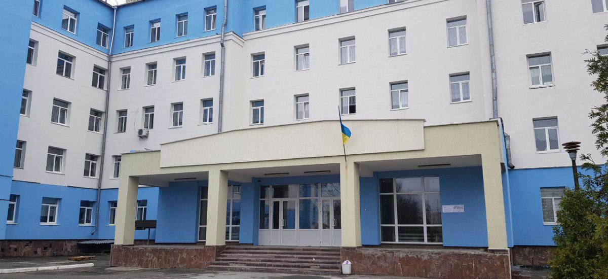 Сім'я ексдепутатки та мільйонні підряди: нові деталі скандального ремонту лікарні на Київщині