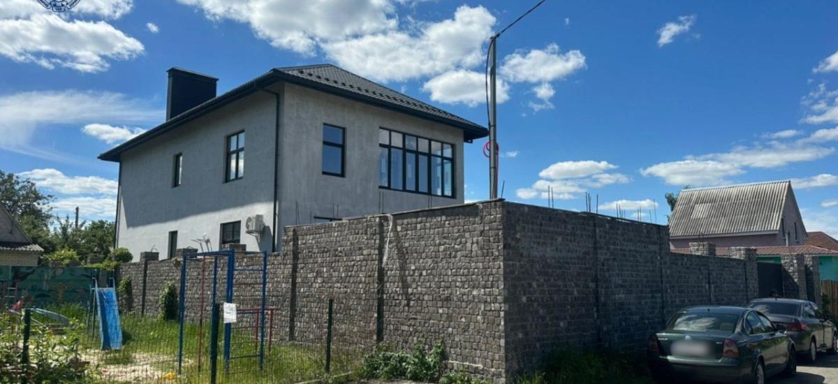 Будинок виріс у 13 разів, але в декларації так і не з'явився: судитимуть керівника «Київзеленбуду»
