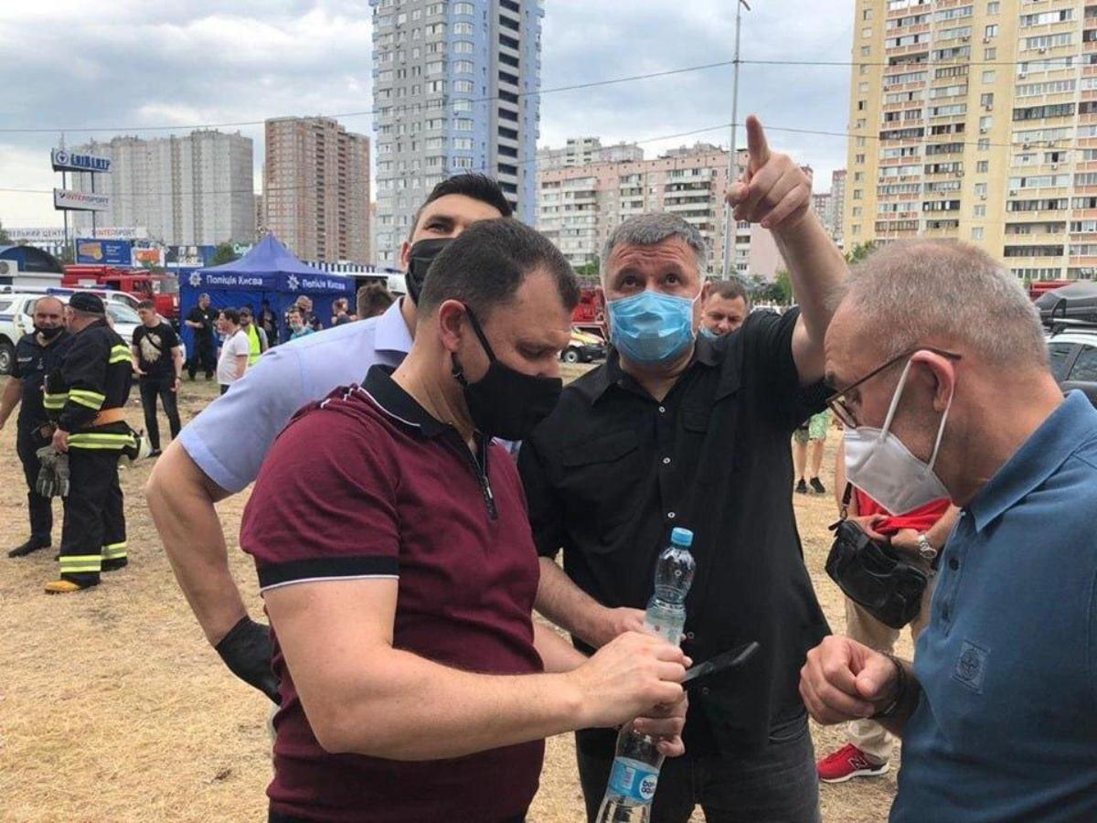 Трагедия на Позняках: Взрывом снесло четыре этажа жилого дома. Что известно на данный момент