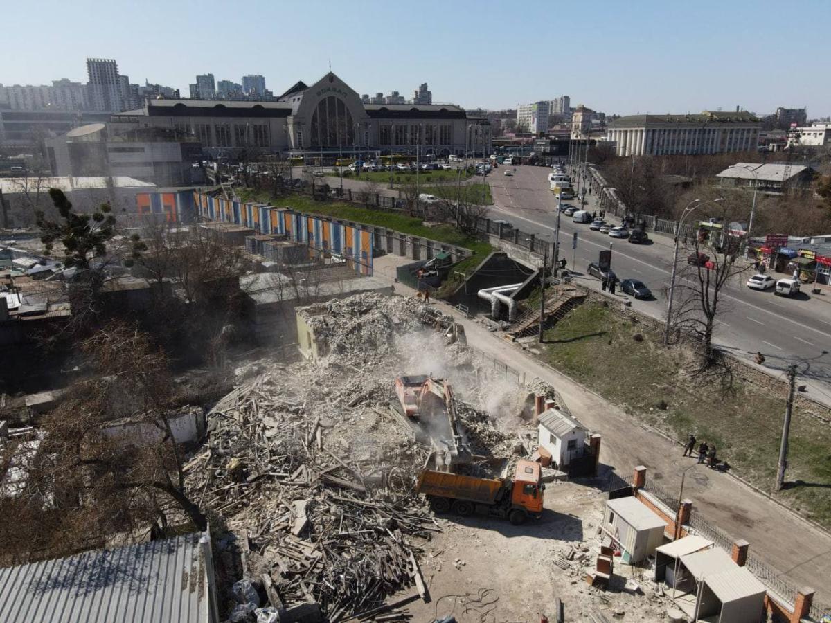В Киеве снесли очередное историческое здание