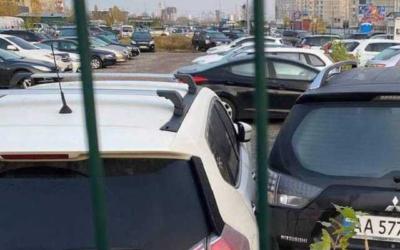 На Позняках в Киеве водитель вызвал серьезную аварию и скрылся