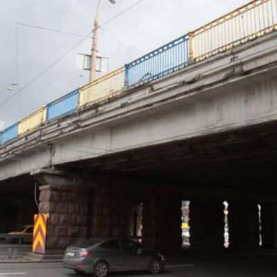 ​​Воздухофлотский путепровод, который местные власти грозились отремонтировать до конца года, так и останется не удел