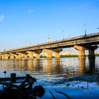 Міст Патона гниє з 2017 — і лише тепер усі забили на сполох